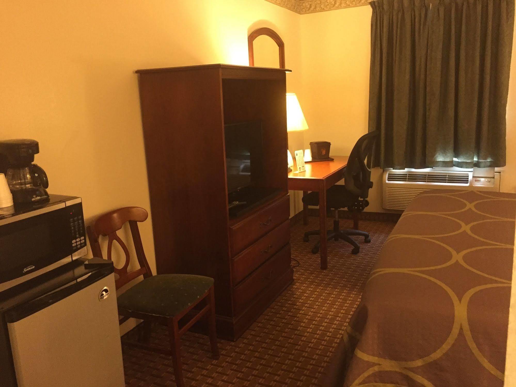 Super 8 By Wyndham Allentown Dış mekan fotoğraf